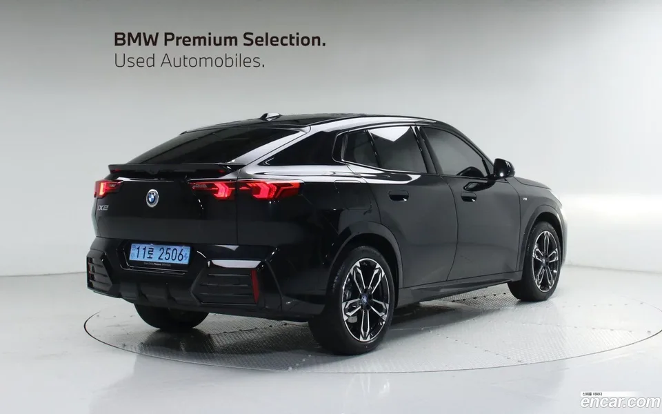 BMW iX2 eDrive 20 M 2024 — миниатюра 2