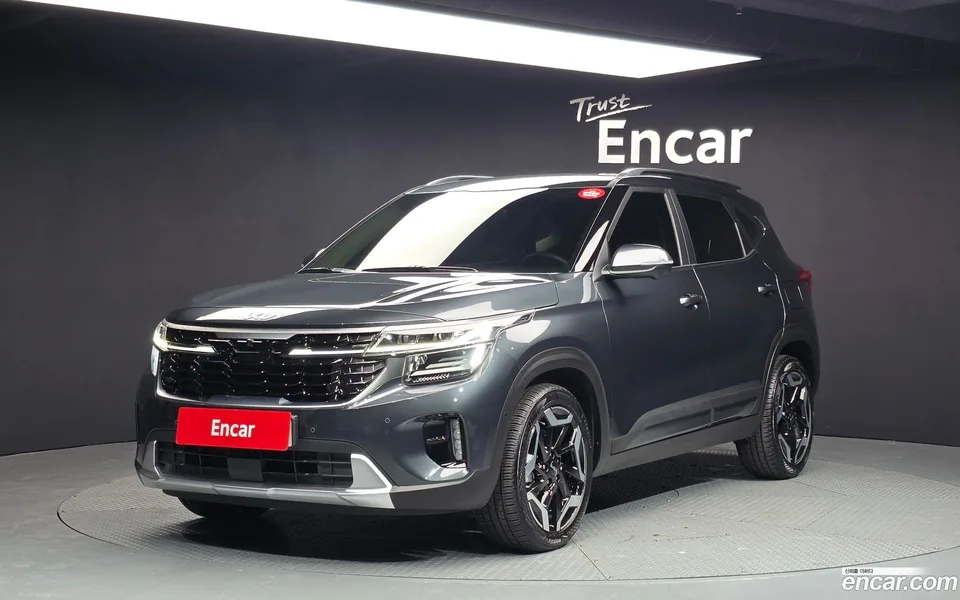 Kia Seltos 1.6 2WD 2023 — фото 1, купить с доставкой в Москву