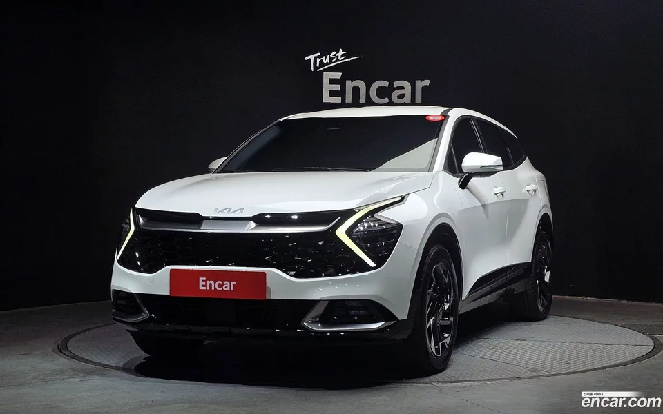 Kia Sportage 2.0 2WD 2023 — фото 1, купить с доставкой в Москву
