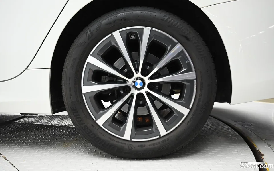 BMW 3 Series 320i 2023 — миниатюра 5