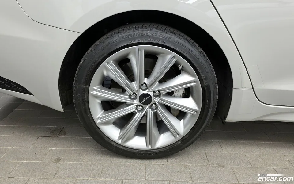Genesis G70 2.5T 2WD 2023 — миниатюра 2