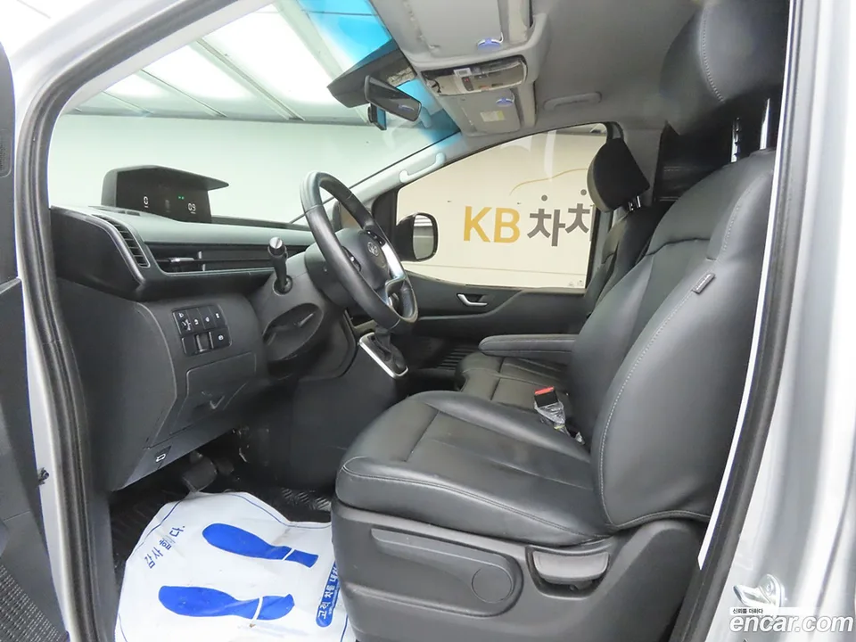 Hyundai Staria 3 2023 — миниатюра 2
