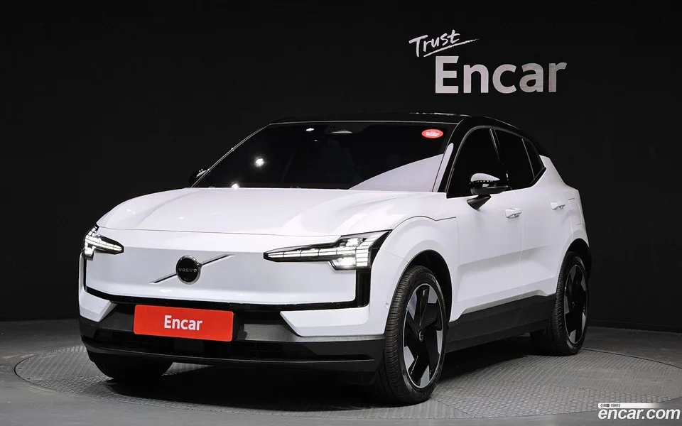 Volvo EX30 2025 — фото 1, купить с доставкой в Москву