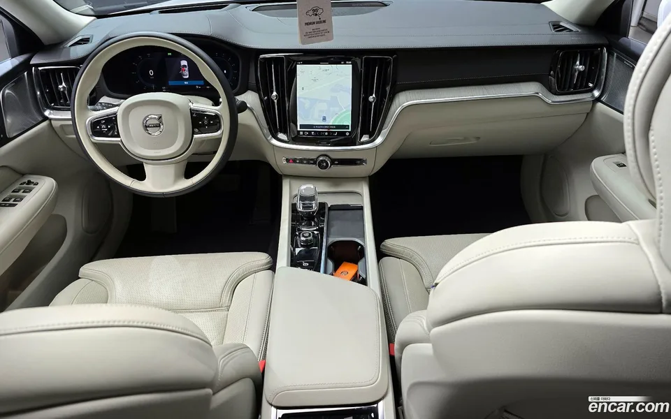 Volvo S60 B5 2023 — фото 1, купить с доставкой в Москву