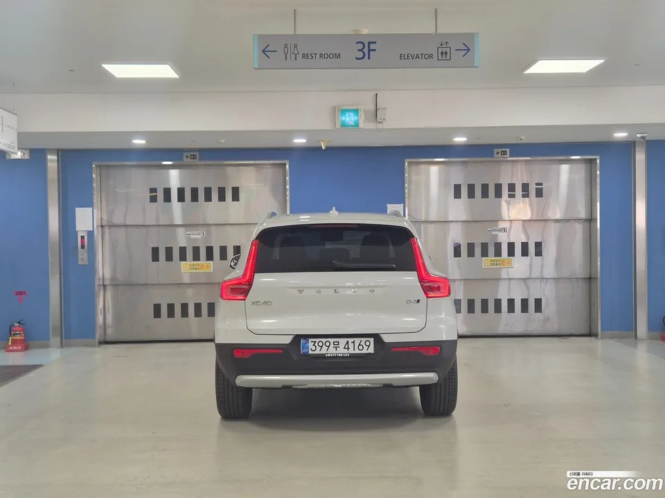 Volvo XC40 B4 2025 — миниатюра 4