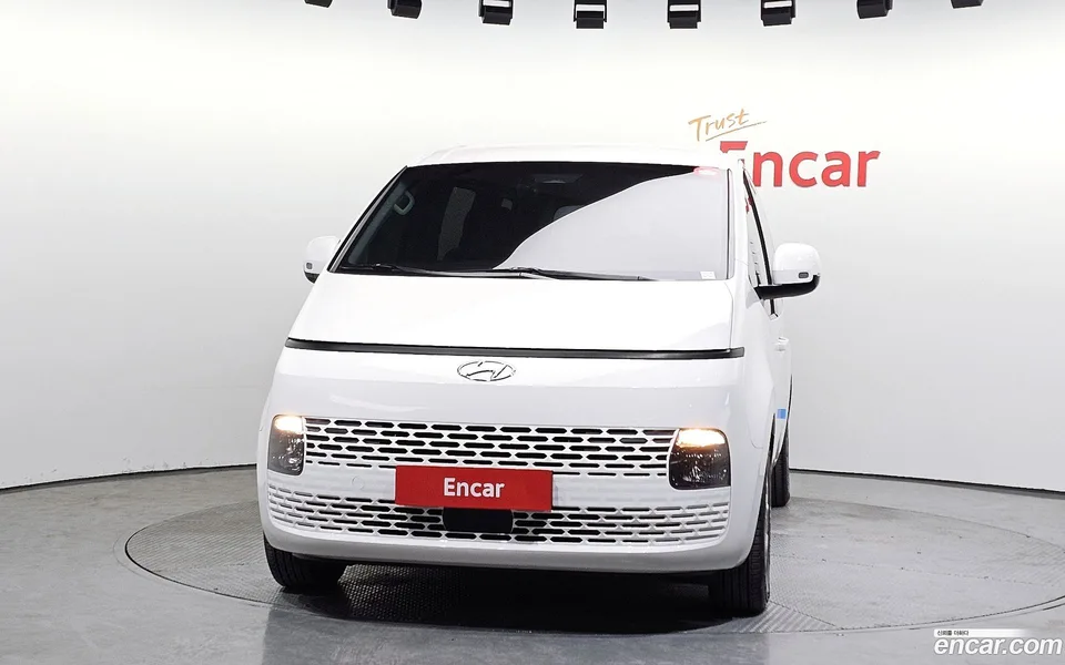 Hyundai Staria L3.5 11 2024 — миниатюра 3