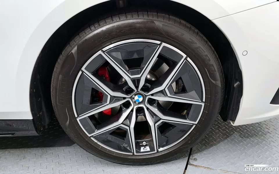 BMW 5 Series 520i 2024 — миниатюра 5