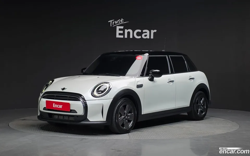 MINI Cooper 5 2023 — фото 1, купить с доставкой в Москву