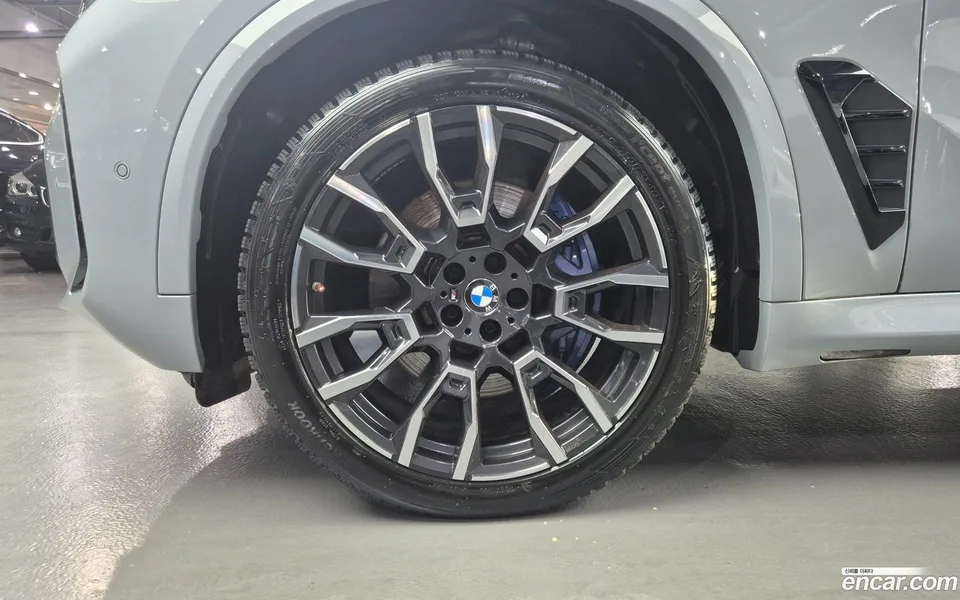 BMW X5 xDrive 40i M 2023 — миниатюра 2