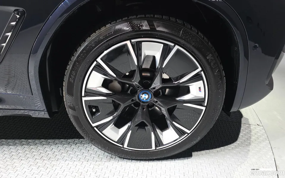 BMW iX3 M 2023 — миниатюра 2