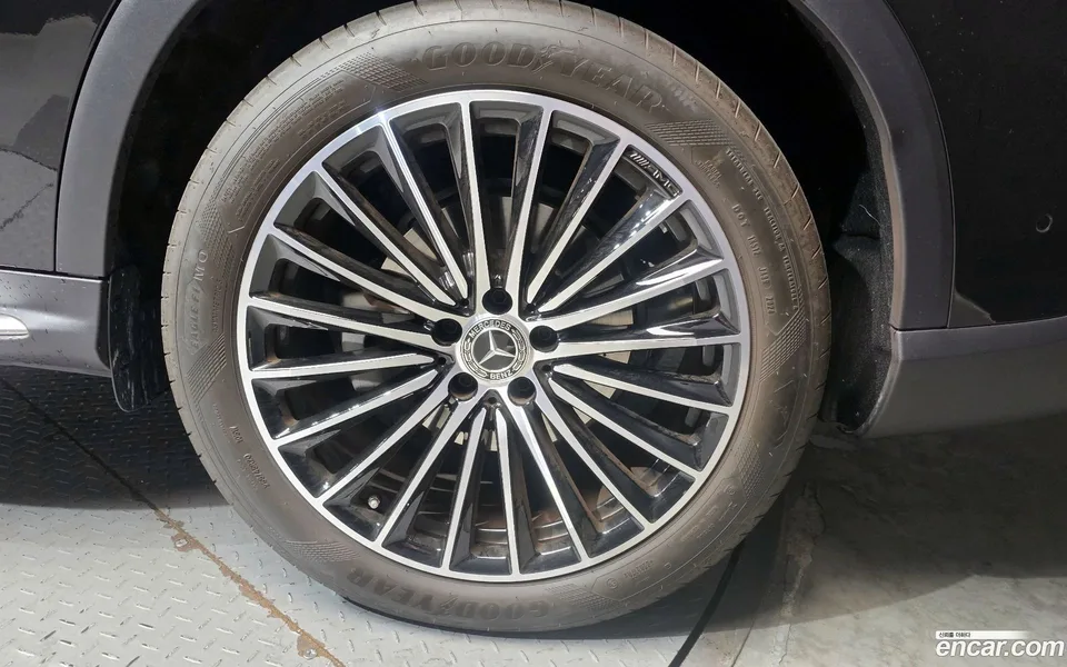 Mercedes-Benz GLC-Class GLC300 4MATIC 2024 — миниатюра 2