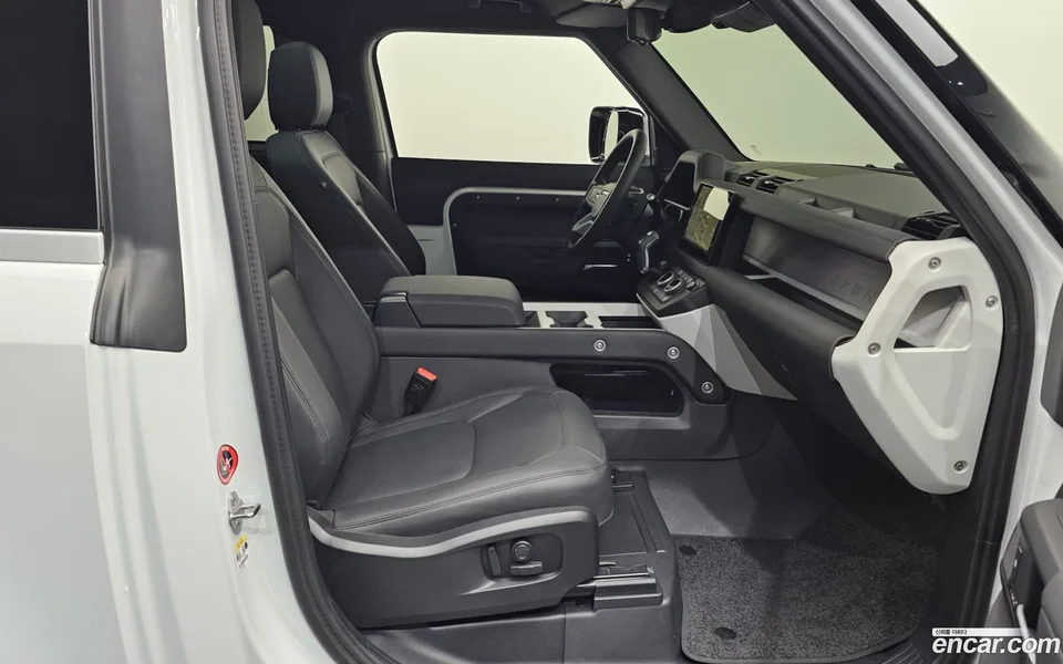 Land Rover Defender 90 D250 X- SE 2025 — миниатюра 3