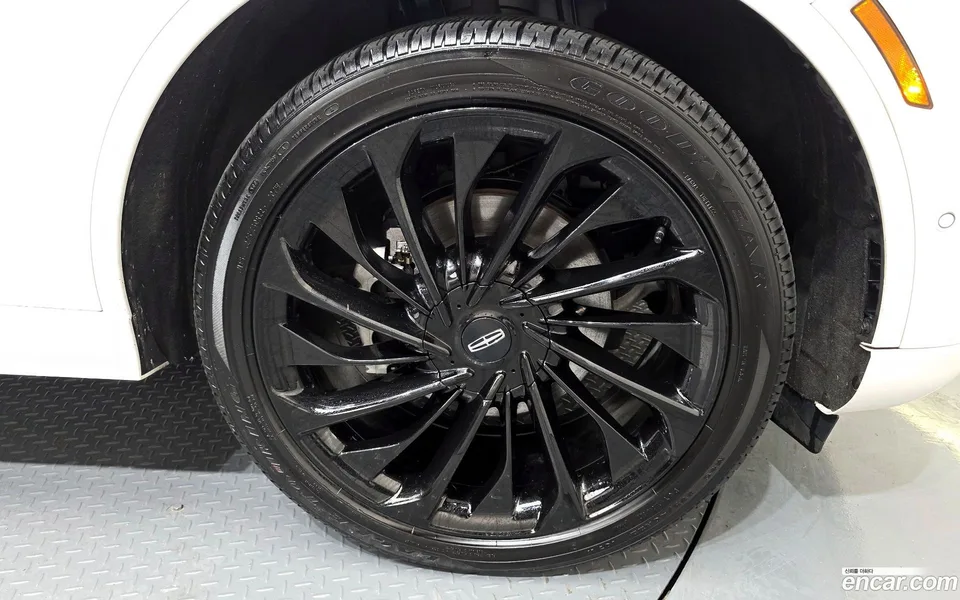 Lincoln Aviator 3.0 AWD 2023 — миниатюра 5