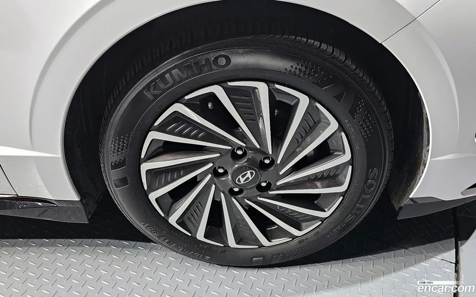 Hyundai Sonata The Edge Hybrid 2023 — миниатюра 5