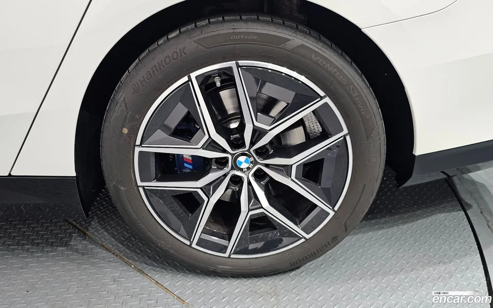 BMW 5 Series 520i M 2025 — миниатюра 2