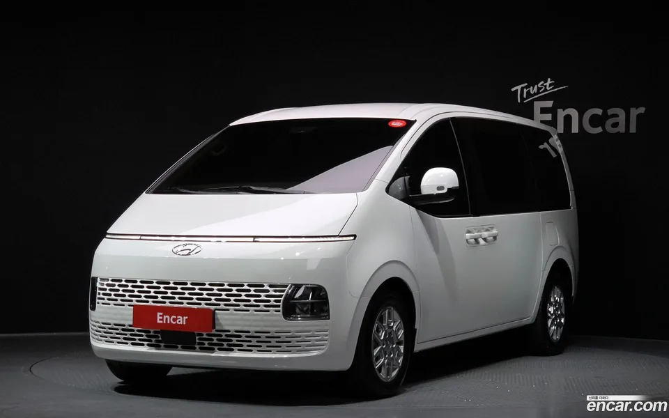 Hyundai Staria 3 2023 — фото 1, купить с доставкой в Москву