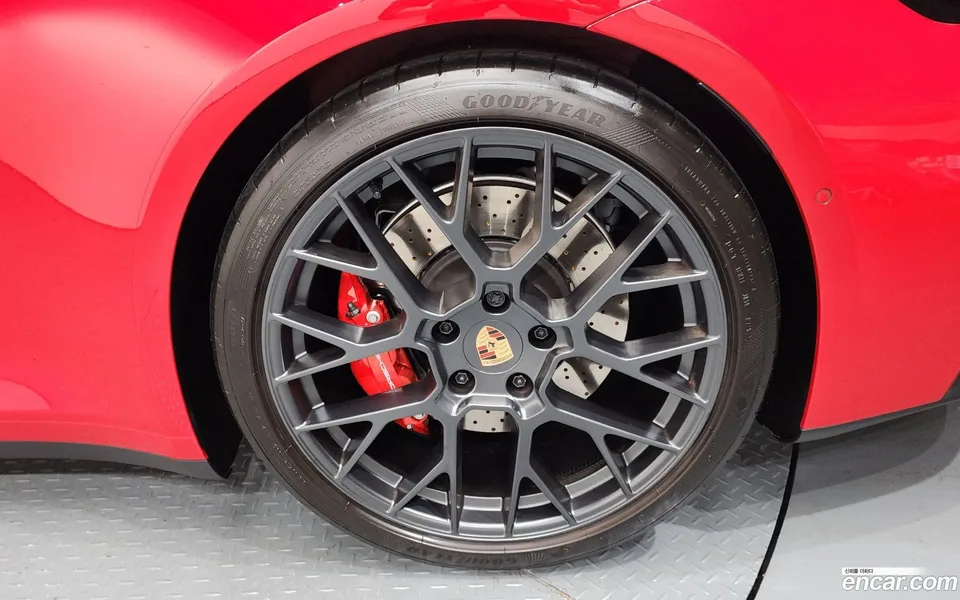 Porsche 911 (992) GTS 2025 — миниатюра 2