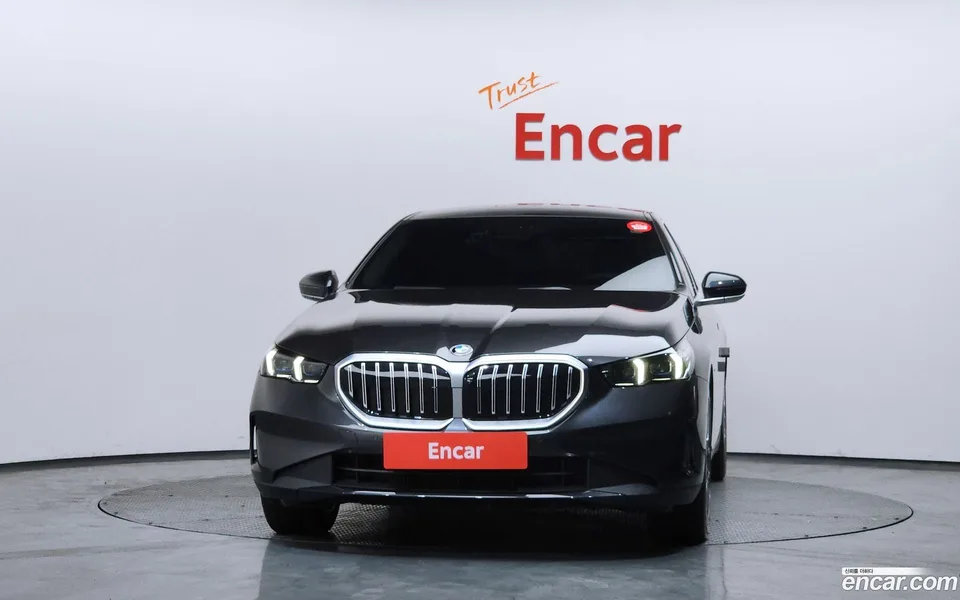 BMW 5 Series 530i xDrive 2024 — миниатюра 3