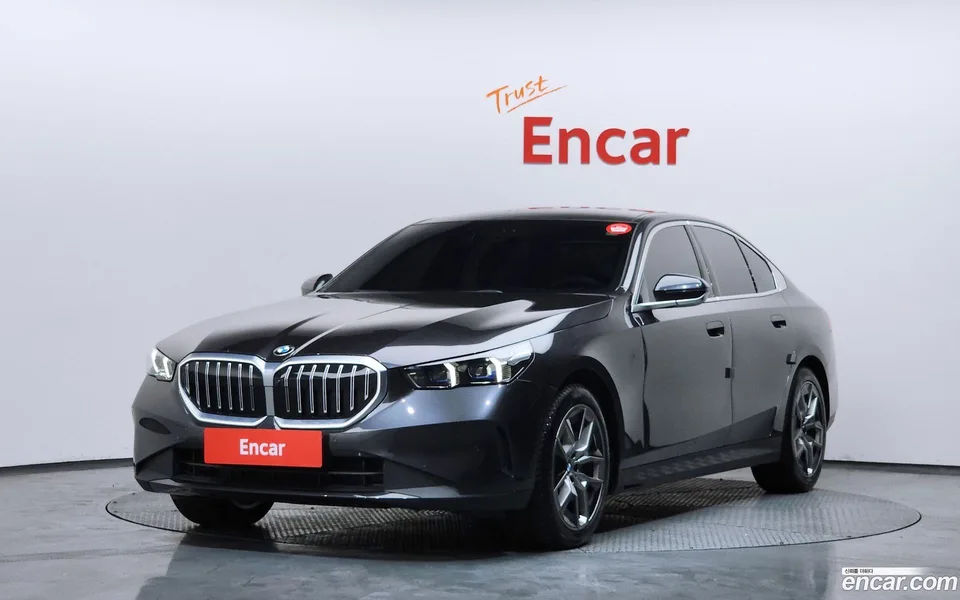 BMW 5 Series 530i xDrive 2024 — фото 1, купить с доставкой в Москву
