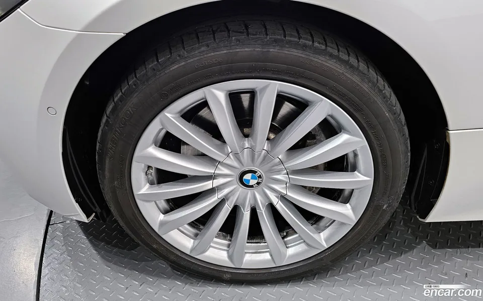 BMW 6 Series GT 630i xDrive 2024 — миниатюра 5
