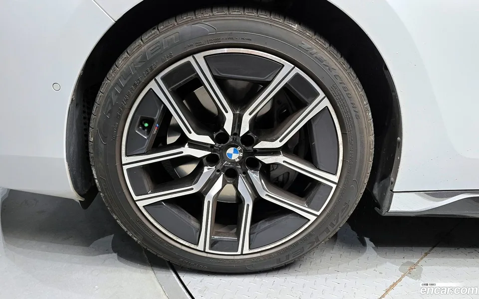 BMW 7 Series 740i xDrive M 2023 — миниатюра 5