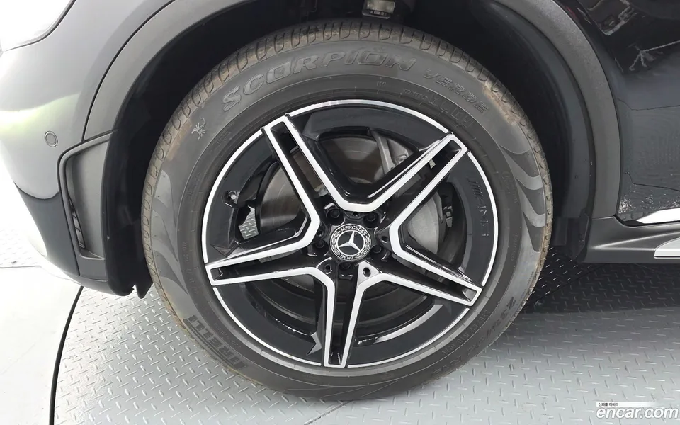 Mercedes-Benz GLC-Class GLC300 4MATIC 2023 — миниатюра 2
