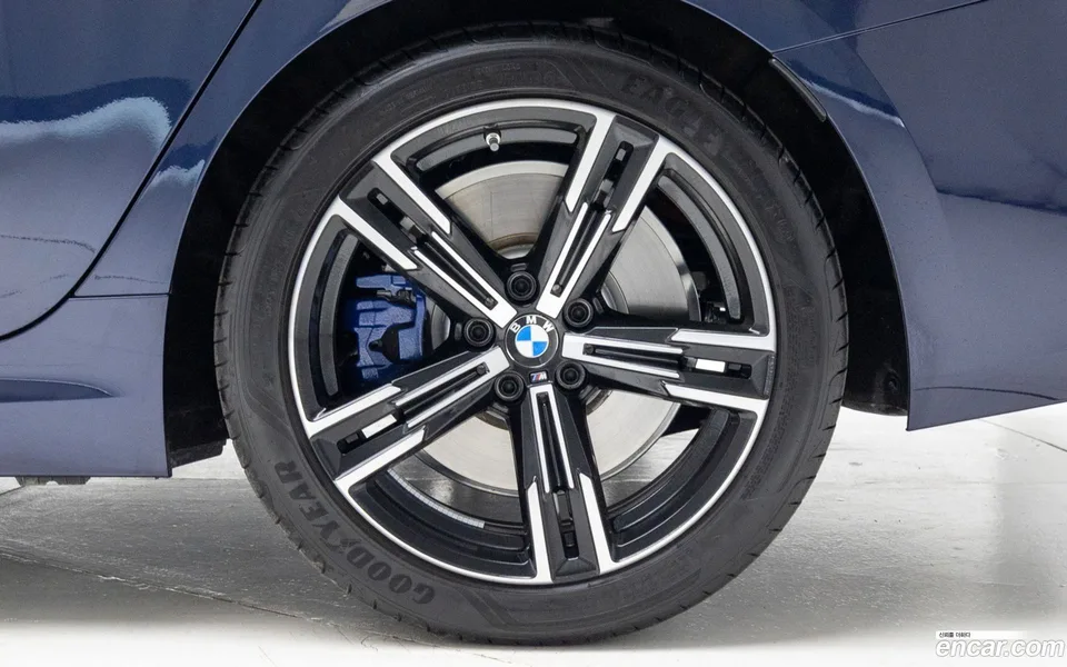BMW 3 Series 320i M 2025 — миниатюра 5
