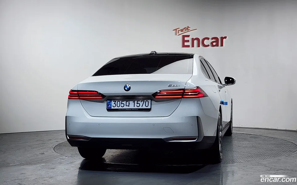 BMW 5 Series 520i 2023 — миниатюра 4