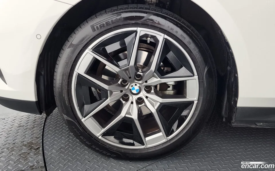 BMW 5 Series 520i 2023 — миниатюра 5
