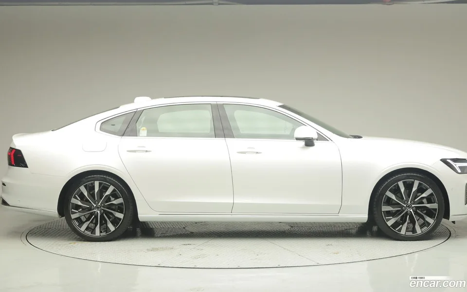 Volvo S90 B5 2025 — миниатюра 3