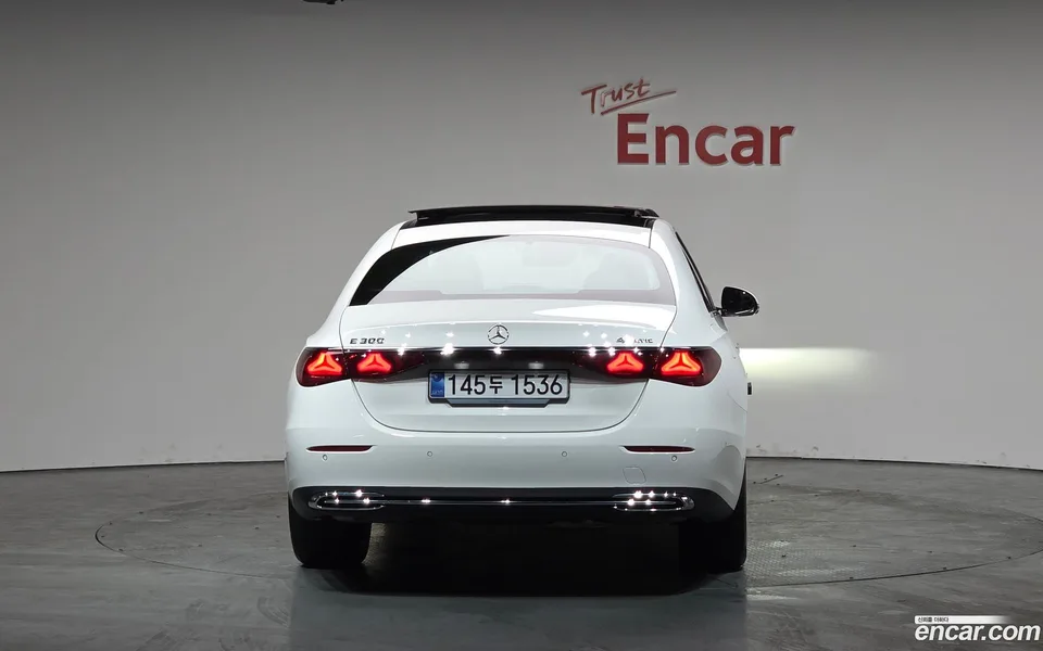 Mercedes-Benz E-Class E300 4MATIC 2025 — миниатюра 4