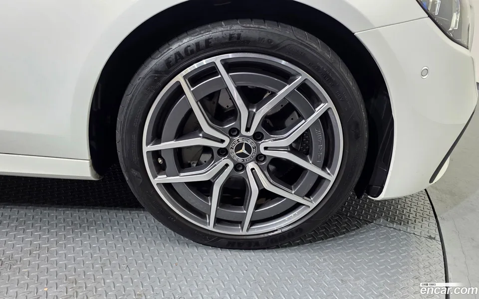 Mercedes-Benz E-Class E220d 4MATIC AMG Line 2023 — миниатюра 5