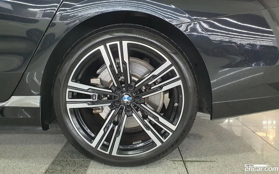 BMW 7 Series 750e xDrive M 2023 — миниатюра 2
