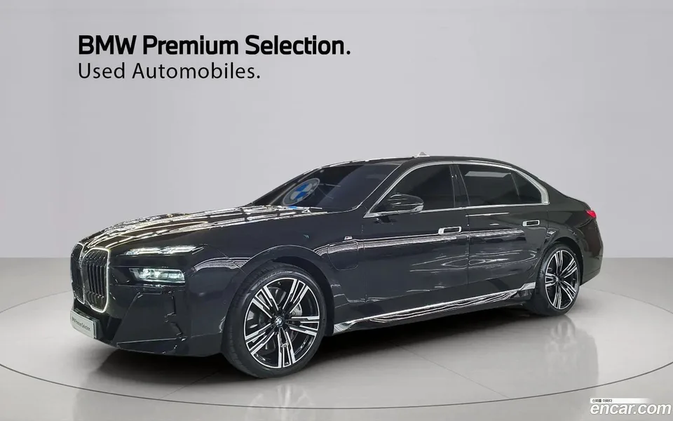 BMW 7 Series 750e xDrive M 2023 — фото 1, купить с доставкой в Москву