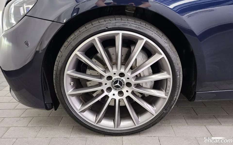 Mercedes-Benz E-Class E350 4MATIC AMG Line 2022 — миниатюра 5