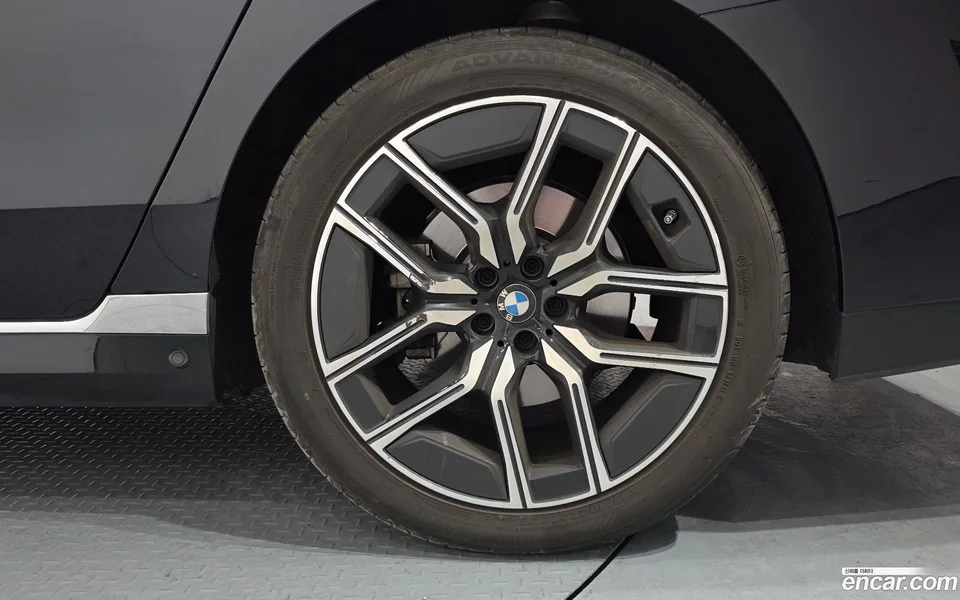 BMW 7 Series 740i xDrive M 2024 — миниатюра 5