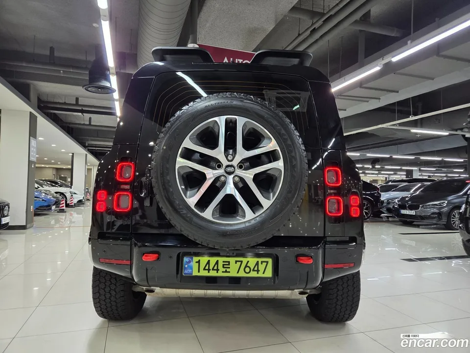 Land Rover Defender 90 P400 X 2025 — миниатюра 4