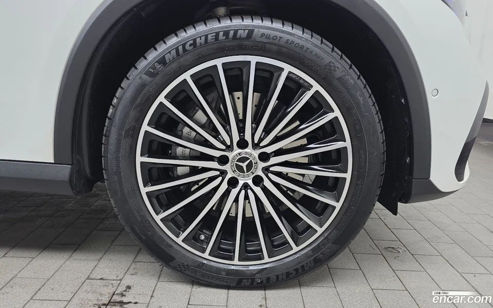 Mercedes-Benz GLC-Class GLC300 4MATIC AMG Line 2025 — миниатюра 2