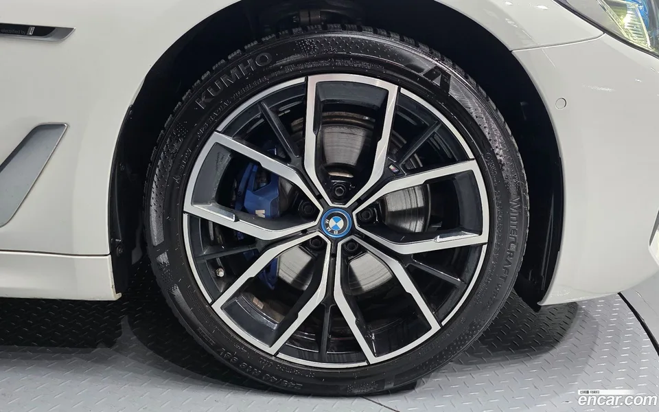 BMW 5 Series 530e M 2022 — миниатюра 2