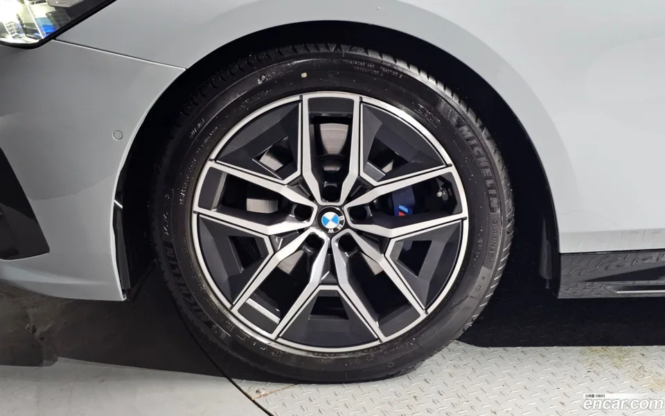 BMW 5 Series 523d M 2024 — миниатюра 2