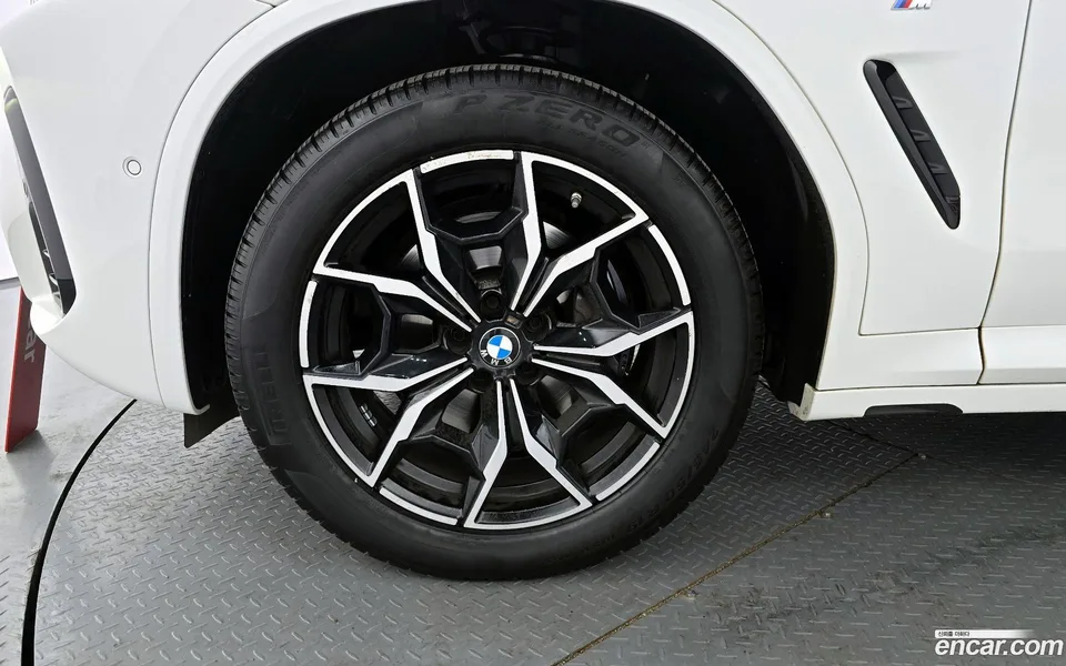 BMW X4 xDrive20i M 2023 — миниатюра 2