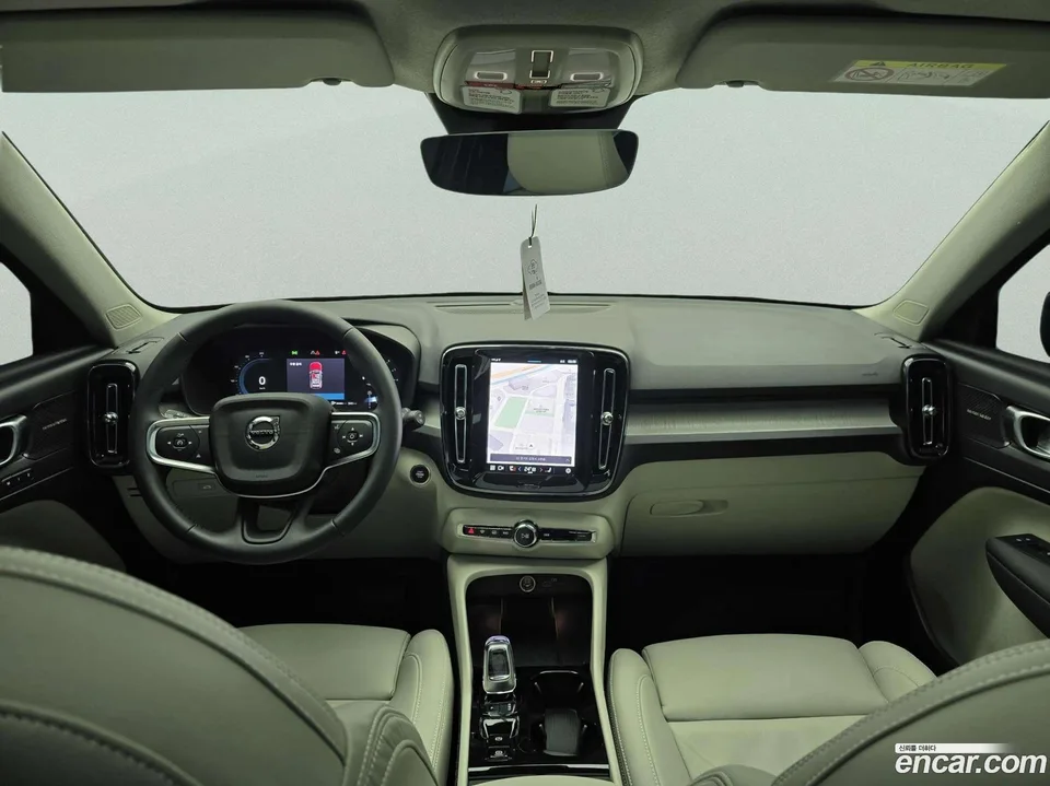 Volvo XC40 B4 2025 — миниатюра 2