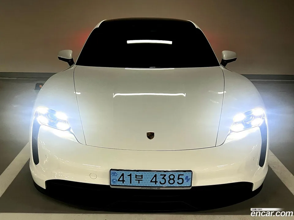 Porsche Taycan 4S 2023 — фото 1, купить с доставкой в Москву