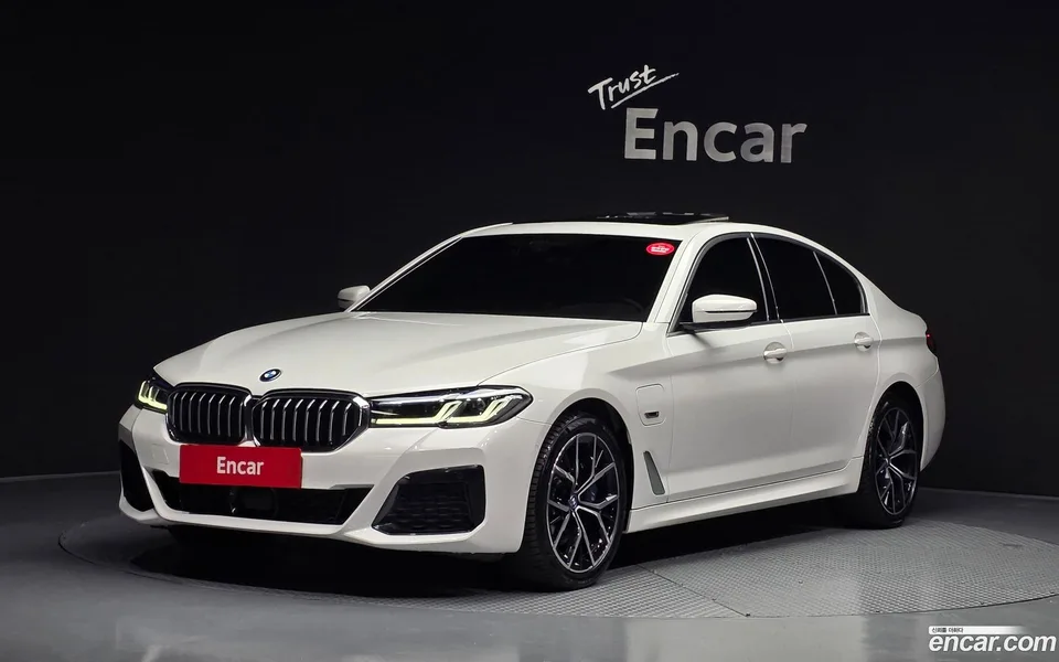 BMW 5 Series 530e M 2022 — фото 1, купить с доставкой в Москву