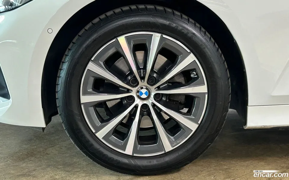 BMW 3 Series 320i 2023 — миниатюра 2