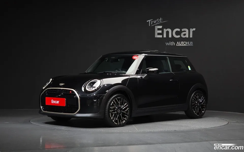 MINI Cooper S 2024 — фото 1, купить с доставкой в Москву