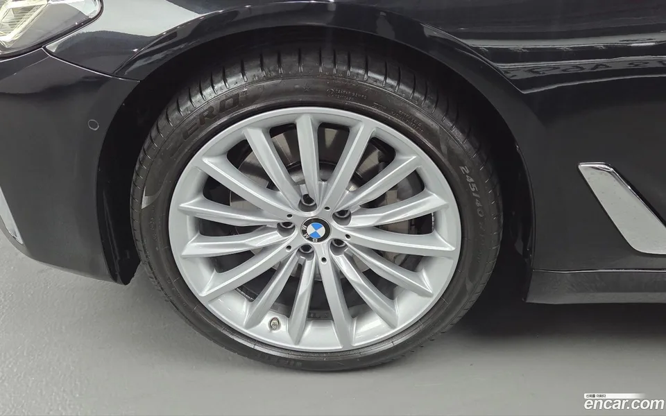 BMW 5 Series 530i 2023 — миниатюра 2