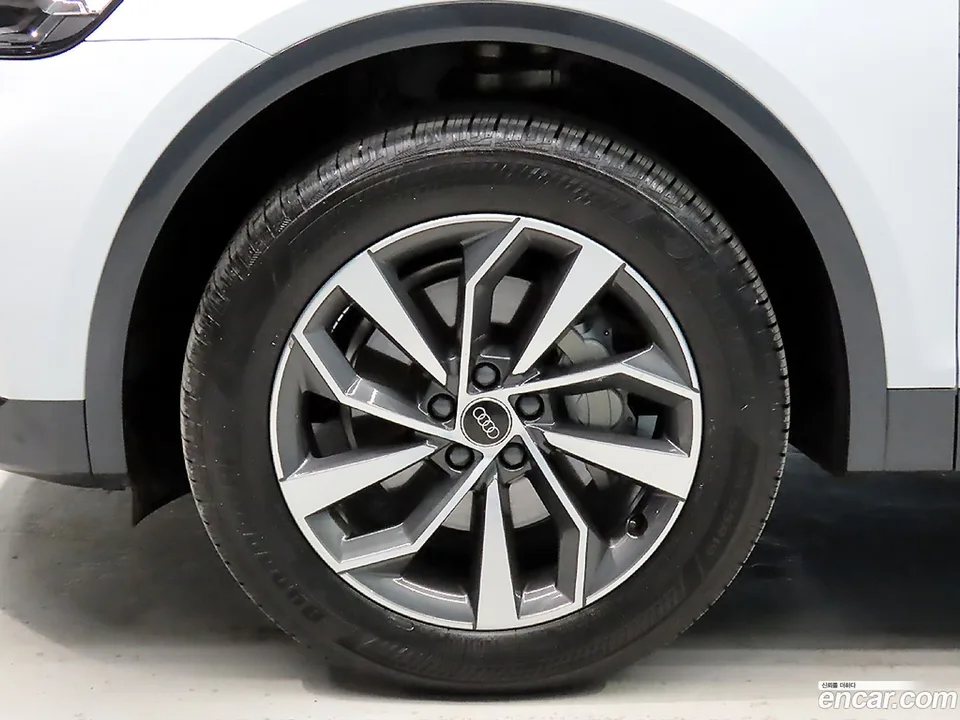 Audi Q5 45 TFSI 2023 — миниатюра 2