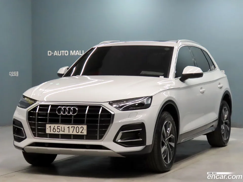 Audi Q5 45 TFSI 2023 — фото 1, купить с доставкой в Москву
