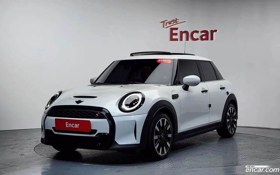 MINI Cooper S 2023 — фото 1, купить с доставкой в Москву